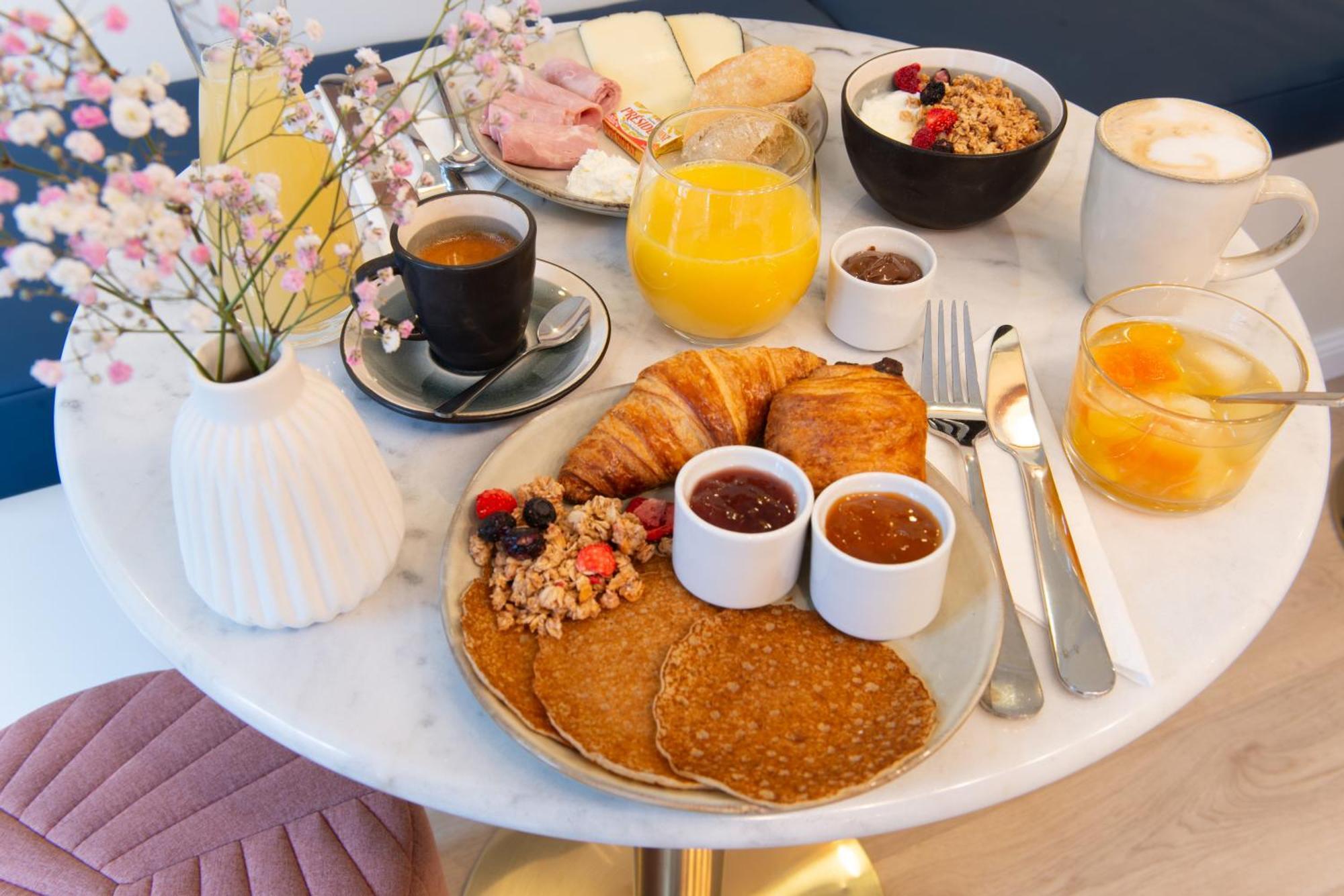 Hotel Avama Prony Paris Ngoại thất bức ảnh